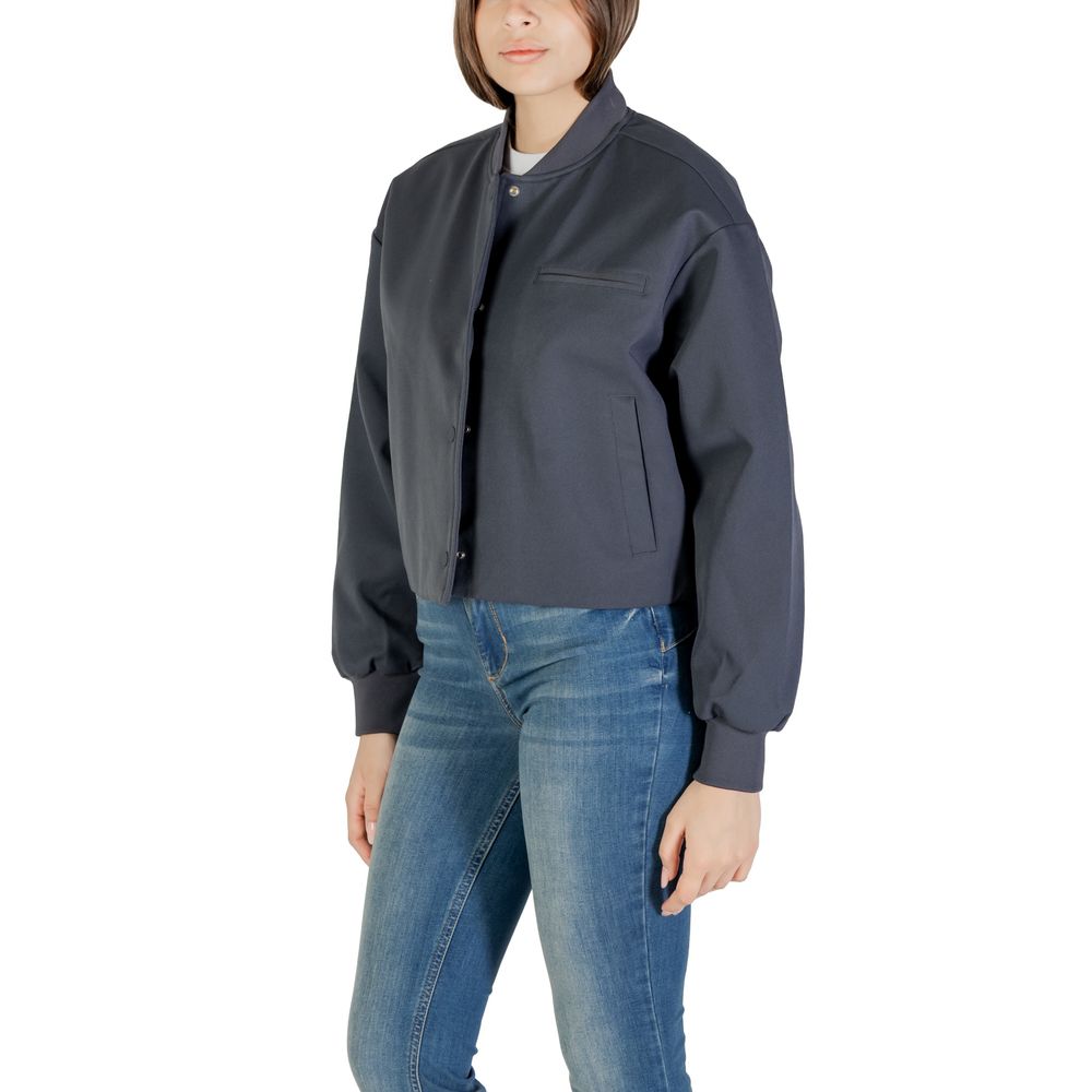 Calvin Klein Jeans Graue Jacken aus recyceltem Polyester &