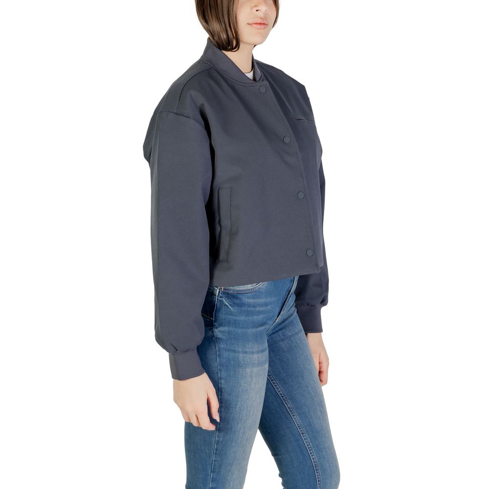 Calvin Klein Jeans Graue Jacken aus recyceltem Polyester &